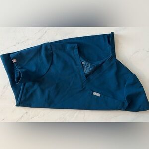 FIGS Catarina One Pocket Scrub Top Sz S in Deep Reef